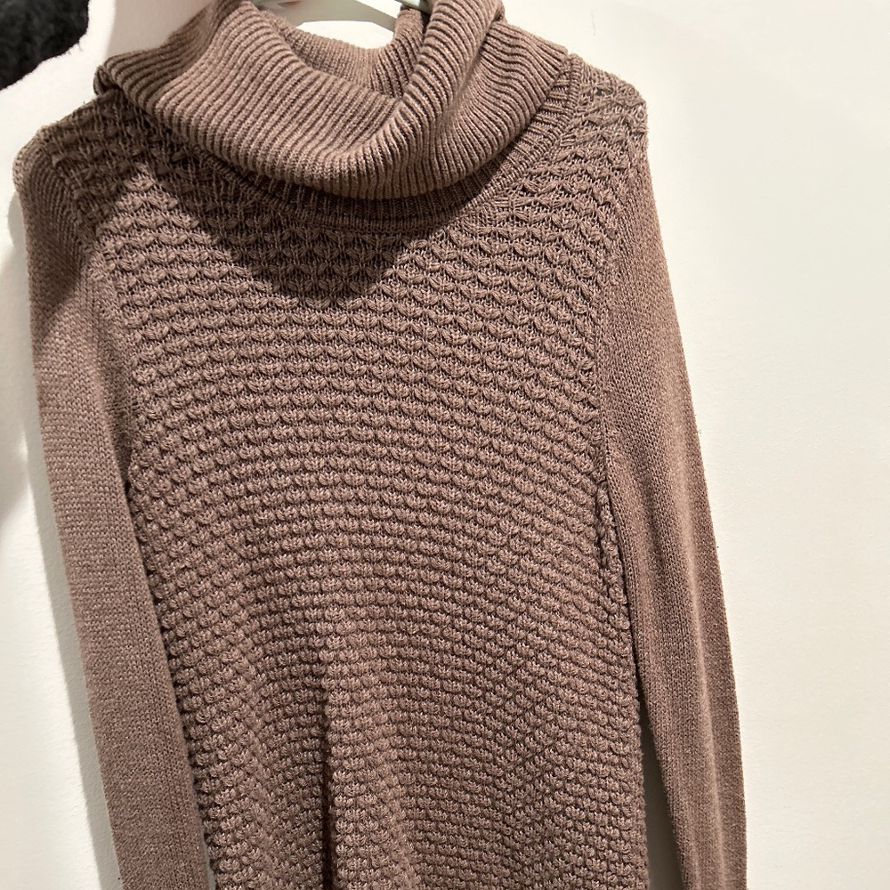 Sweater with chunky neck